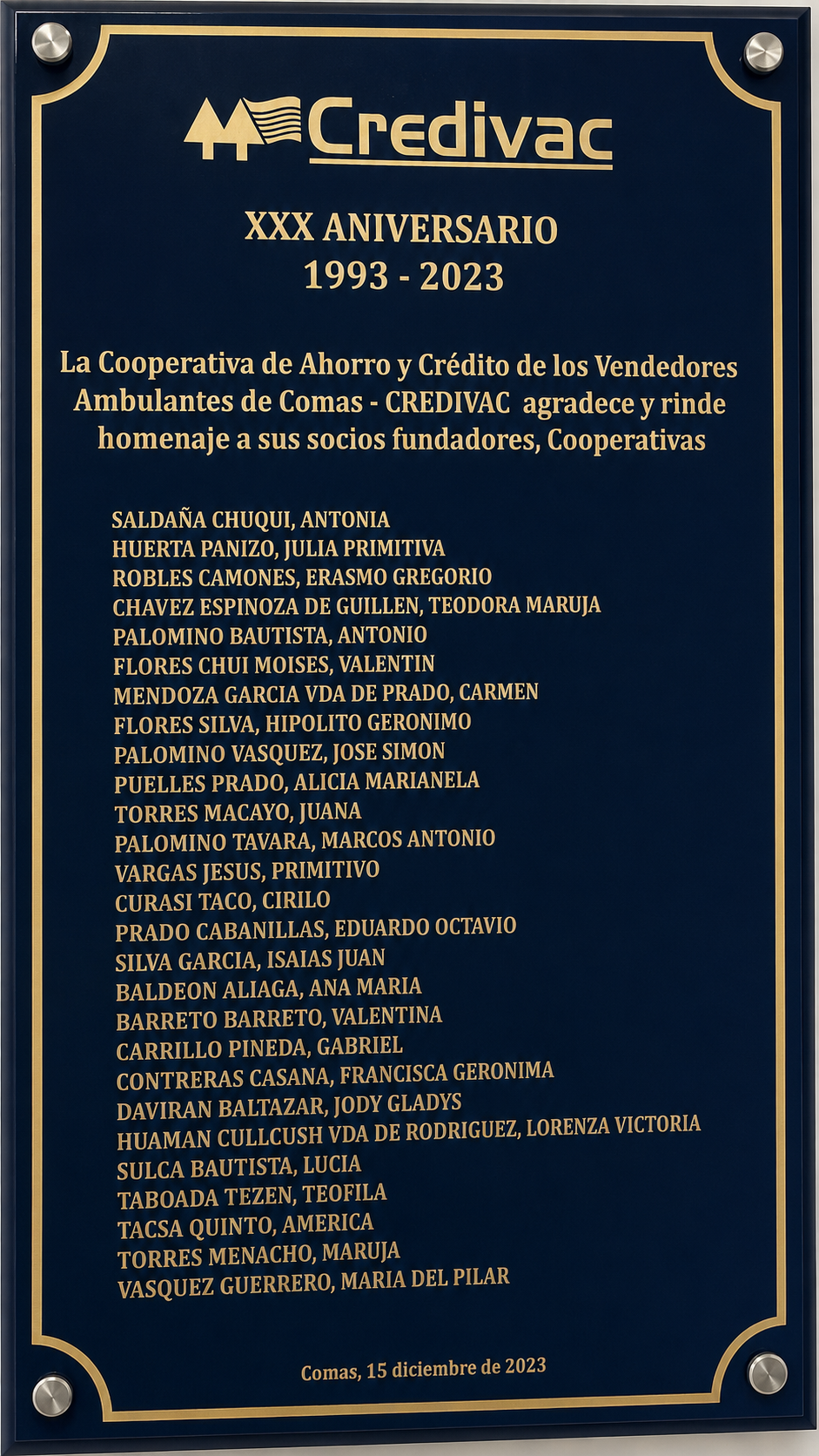 Placa conmemorativa de los 27 socios fundadores de COOPAC CREDIVAC